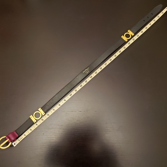 Ferragamo magenta leather belt with gold tone buckle - Picture 10 of 13
